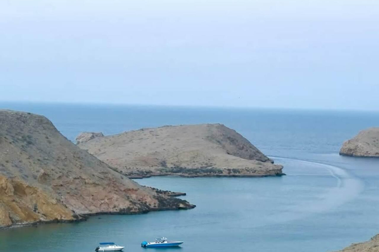 Muscat: Bandar Khairan Boat Trip with Snorkeling and Snacks