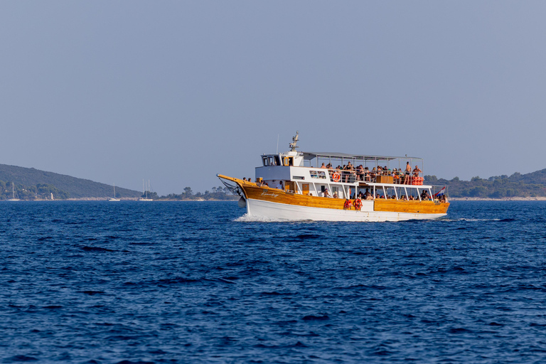 Trogir: 3 Islands, Blue Lagoon & Sandy Beach with Lunch Okrug Gornji: Blue Lagoon – 3 Island Tour with Lunch