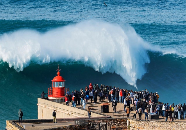 From Lisbon: Óbidos and Nazaré Guided Tour