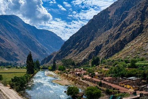 From Ollantaytambo: Sun Gate & Cachicata Quarries Hike