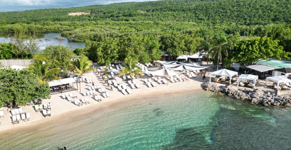 Montego Bay: Bamboo Beach Club with Lunch and Cocktails