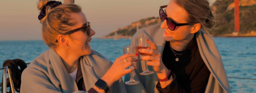 Lisbonne : 2H de croisière au coucher du soleil avec boissons