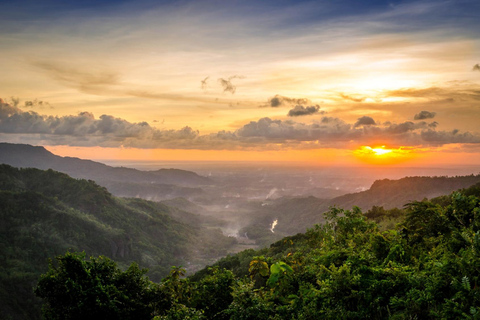 Yogyakarta: Alba a Magunan e tour in canoa alla spiaggia di DriniYogyakarta: alba a Magunan e tour in canoa sulla spiaggia di Drini