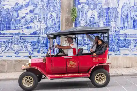 Visita o Porto: Carro Clássico + Um Brinde com Vinho do Porto