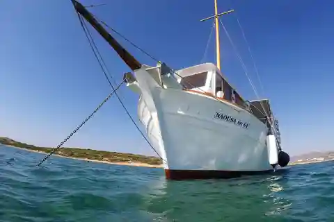 Kaiki cruise to Antiparos & Despotiko including BBQ lunch