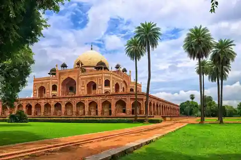 From Delhi: Taj Mahal Sunrise and Old/New Delhi 2-Days Trip