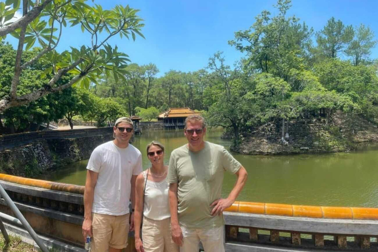 Hue : Du port de Chan May à la citadelle de Hue et à la station d&#039;excursionVisite privée avec déjeuner