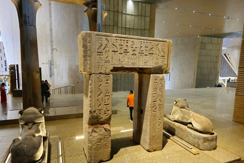 Caïro: Groots Egyptisch Museum, Piramides, Sfinx Tour &amp; LunchPrivé rondleiding met lunch