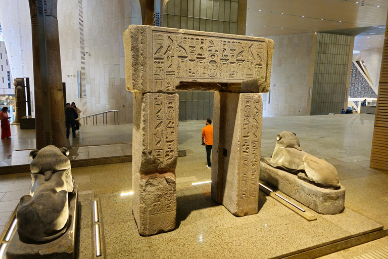 El Cairo: Gran Museo Egipcio, Pirámides, Visita a la Esfinge y AlmuerzoTour guiado privado con almuerzo