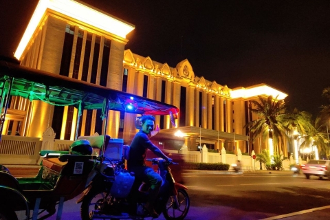 Phnom Penh Evening Cruising by Traditional Tuk-Tuk City Sightseeing by Tuk-Tuk from 6:00pm to 9:00pm