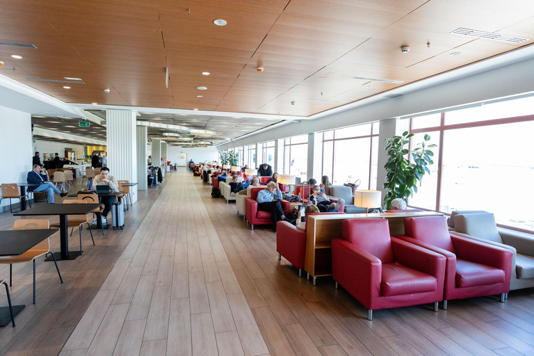 Madrid: Access to Puerta de Alcalá VIP Airport Lounge (T2)