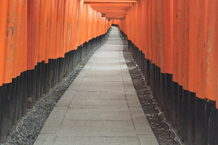 Excursão particular de luxo em Alphard por Quioto com Craig / Para madrugadoresExcursão particular de luxo em Alphard por Quioto com Craig / O madrugador