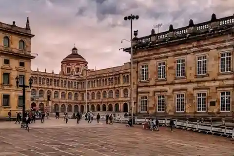 Bogotá : Locais imperdíveis: excursão a pé com um guia de turismo