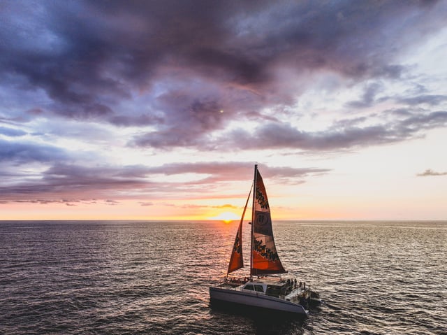 Waikoloa : croisière en catamaran au coucher du soleil avec cocktails