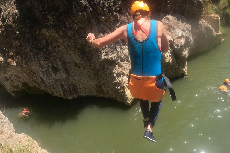 Benahavís: Tour guiado de canyoning no rio Guadalmina