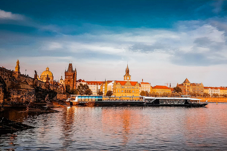 Prague de nuit : dîner-croisière de 3 hEssentiel