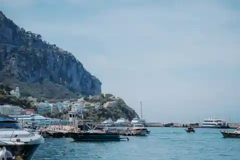 Fra Napoli: Luksus bådtur til Capri og Amalfikysten