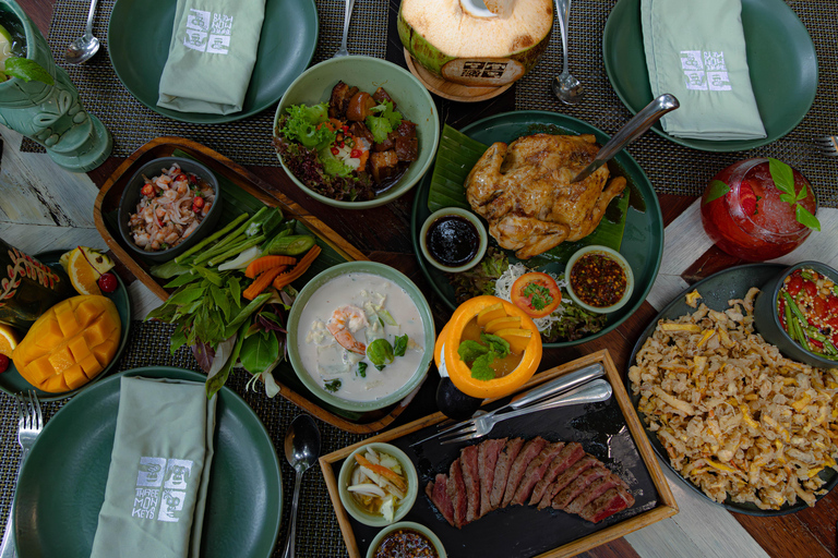 Phuket: Thai Dining Experience at Three Monkeys Restaurant Thai Set Menu for 2 - Set D