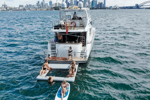 Sydney : croisière privée de 4 heures en yacht de luxe dans la baie et baignade