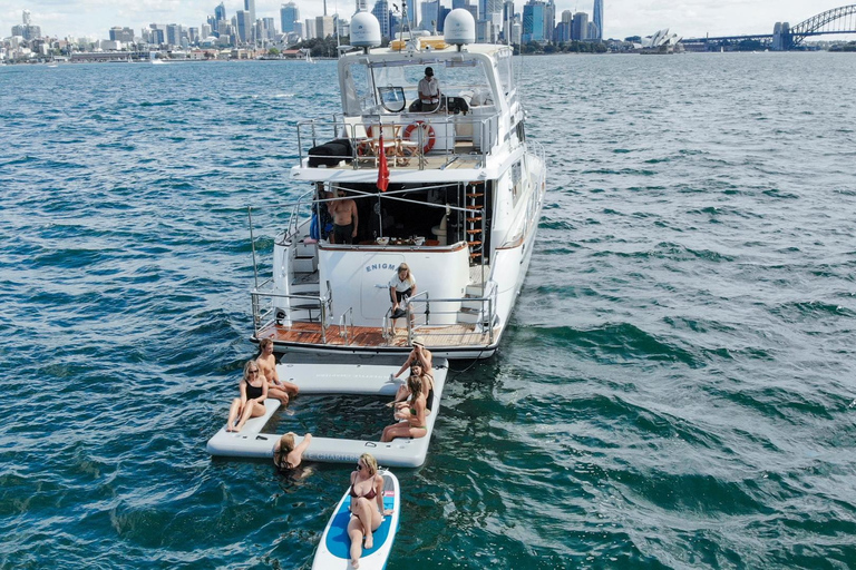 Sydney : croisière privée de 4 heures en yacht de luxe dans la baie et baignade