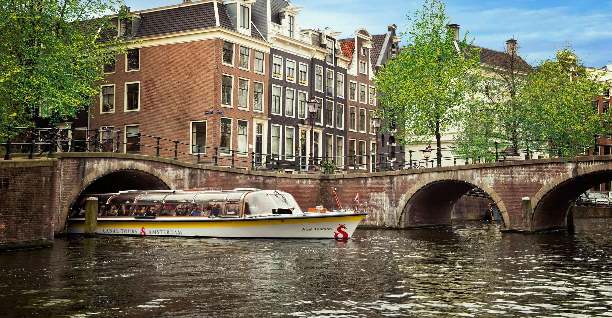 Amsterdam: Heated Canal Cruise Including Audioguide photo 12