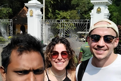 Kandy: Tuk-Tuk Sights, Culture, Shopping & Treatment