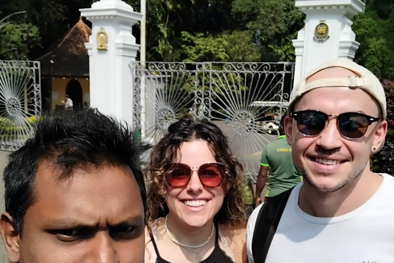 Kandy: Tuk-Tuk Sights, Culture, Shopping & Treatment