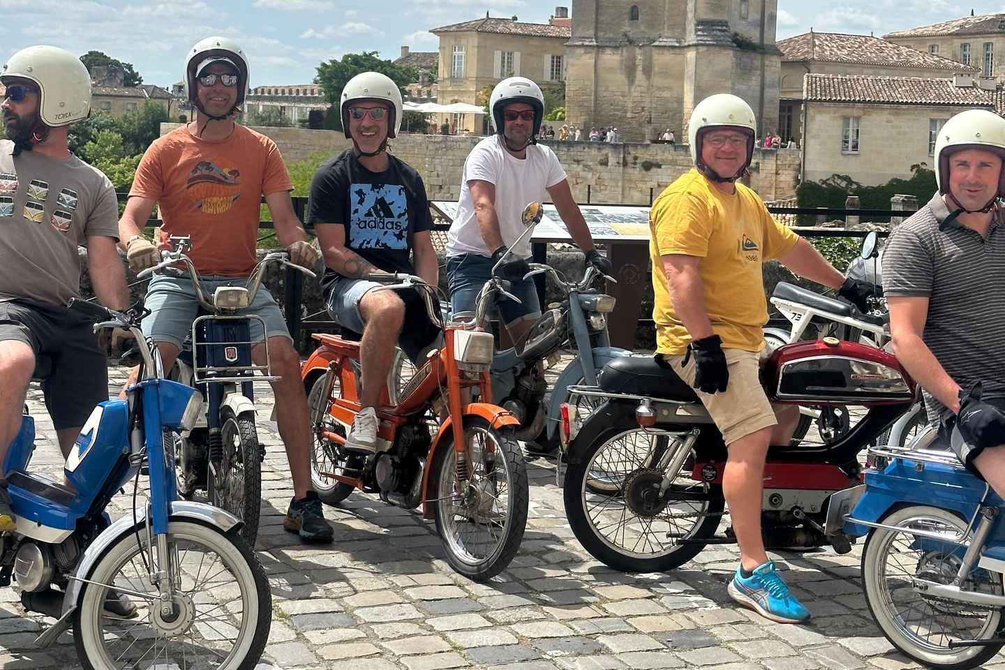Saint-Emilion: Vintage moped rides and tours