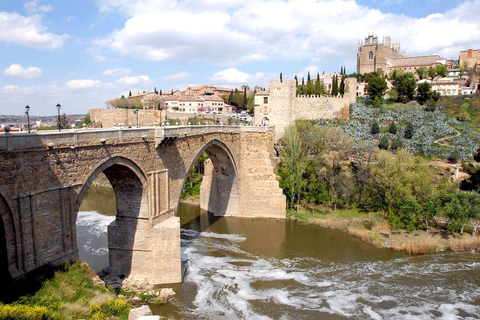 Madrid: Excursión de un día privada a Toledo y Segovia