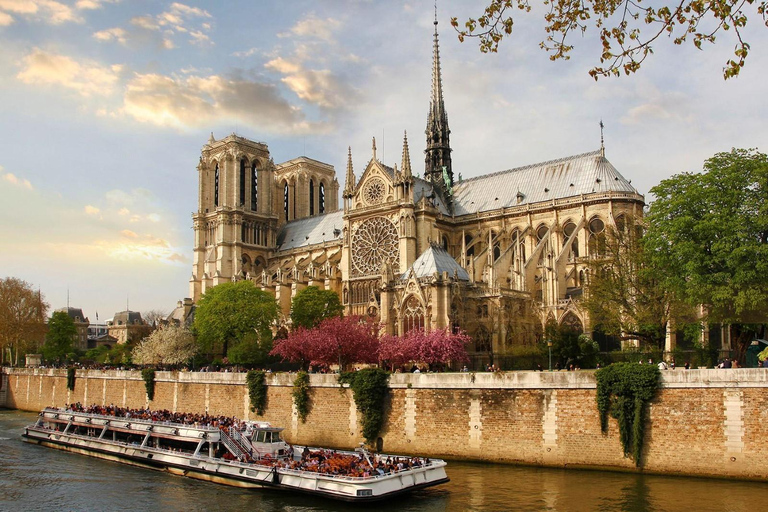 Guided Visit of Notre Dame and Île de la Cité | Small Group Group Tour in Italian