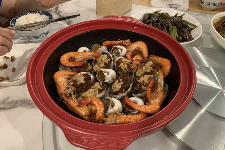 Hangzhou: Dine at Local Home with English Speaking Hosts