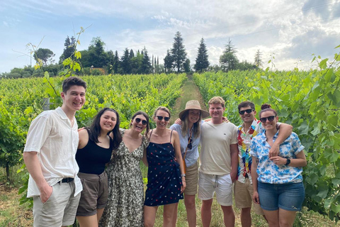 Florença: Visita ao campo com prova de vinhos e aula de massasFlorença: Passeio pelo campo com degustação de vinhos e aula de massas