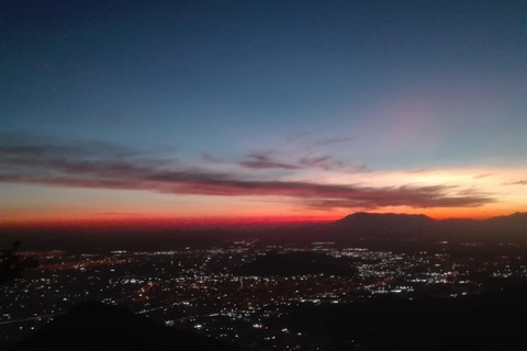 Santiago: Caminata Privada al Cerro Manquehue al Atardecer