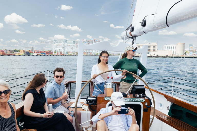 Boston - Segling i hamnen Downtown Harbor seglingskryssningTillval 2-timmars dagssegling ombord på Schooner Adirondack III