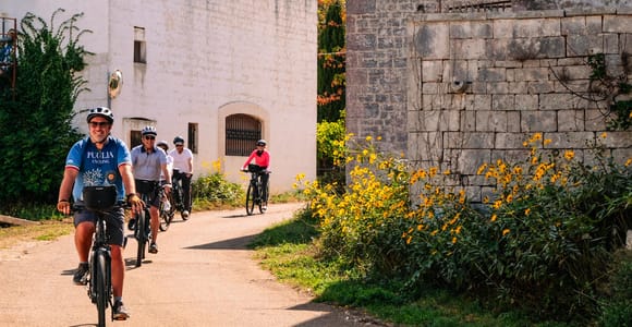 Polignano a Mare: Self-Guided E-Bike Tour to Monopoli