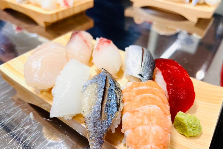 Naha Makishi Public Market : Sushi making experience English guided guide