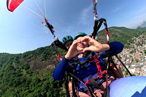 Rio de Janeiro: Paragliding in Niterói with experienced instructors