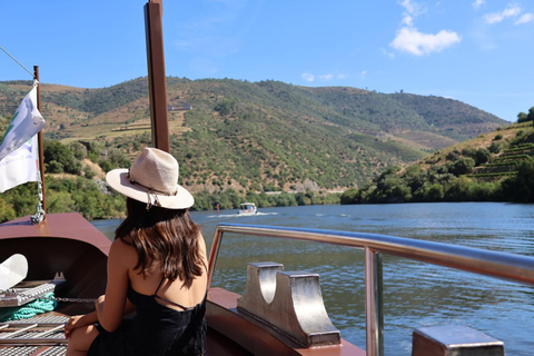 From Porto: 2 Boutique Wineries w/ Winery Lunch & 1-h cruise Tour in English