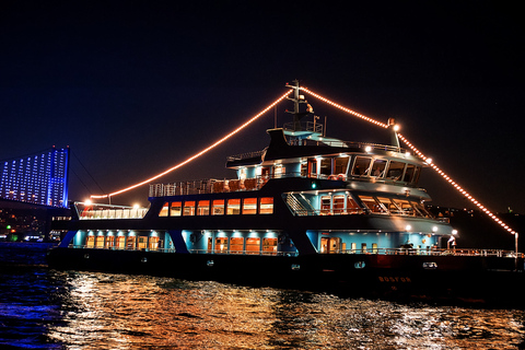 Istanbul: Bosporus Dinner Cruise mit Getränken und UnterhaltungDinner-Bootsfahrt mit Alkohol, Softdrinks &amp; Abholung