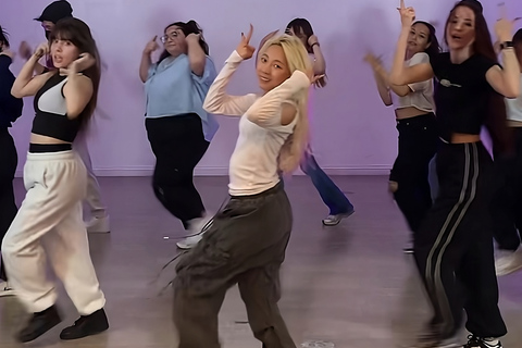 Seoul: K-pop Dance Class with a Professional in Hongdae Join in