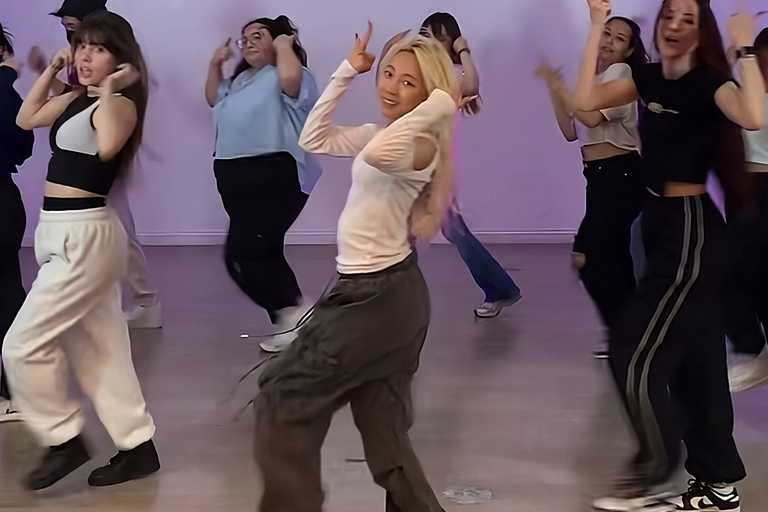 Seoul: K-pop Dance Class with a Professional in Hongdae Join in