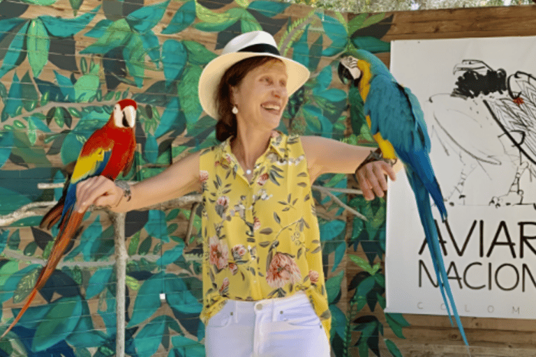 Cartagena: Day Tour to Barú with Admission to the Aviary