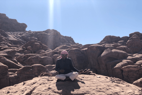 Wadi Rum: Burdah Mountain vandring och klättring + traditionell lunch