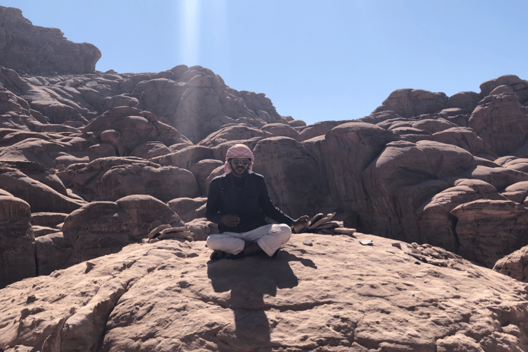 Wadi Rum : Randonnée et ascension du mont Burdah + déjeuner traditionnel