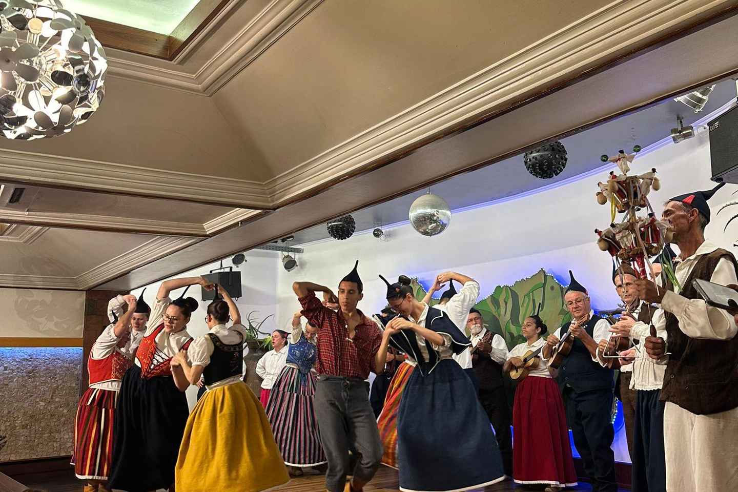 Madeira:TypicalShowFolklore Evening.included.Dinner transpt