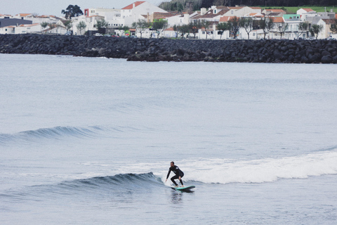 AÇORES: Aula de surf para principiantes