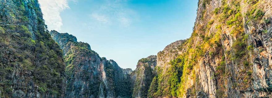 Location d'un bateau rapide de luxe d'une journée entre Phuket et Phi Phi