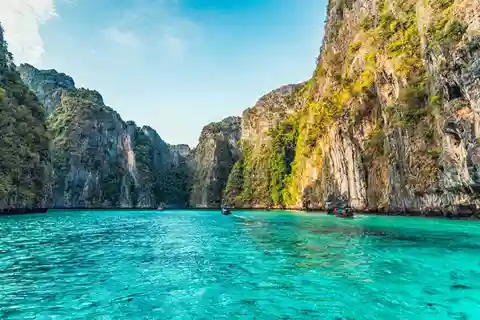 Phuket to Phi Phi Full-Day Luxury Speed Boat Charter