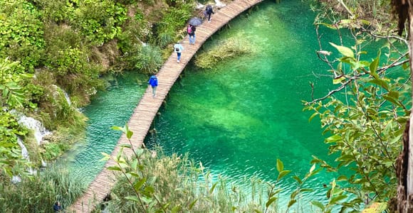 Von Zadar: Geführte Tour zu den Plitvicer Seen mit Boot & Zug