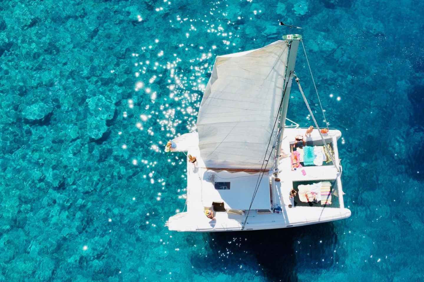 Porto Conte: Half-day catamaran tour with aperitif